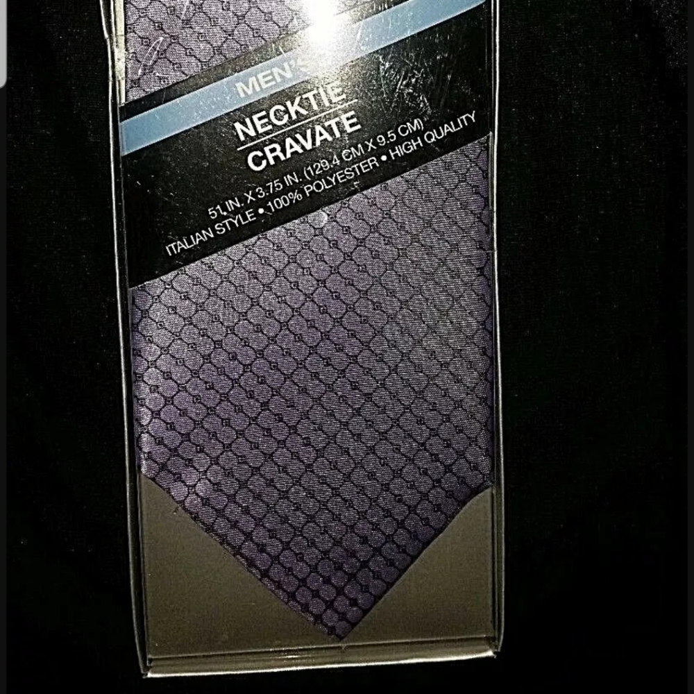 Mens Lavendar Black necktie, new in box